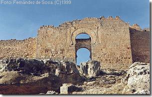 Arco califal de Gormaz (18KB)