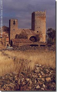 Iglesia-fuerte de Hinojosa del Campo (21KB)